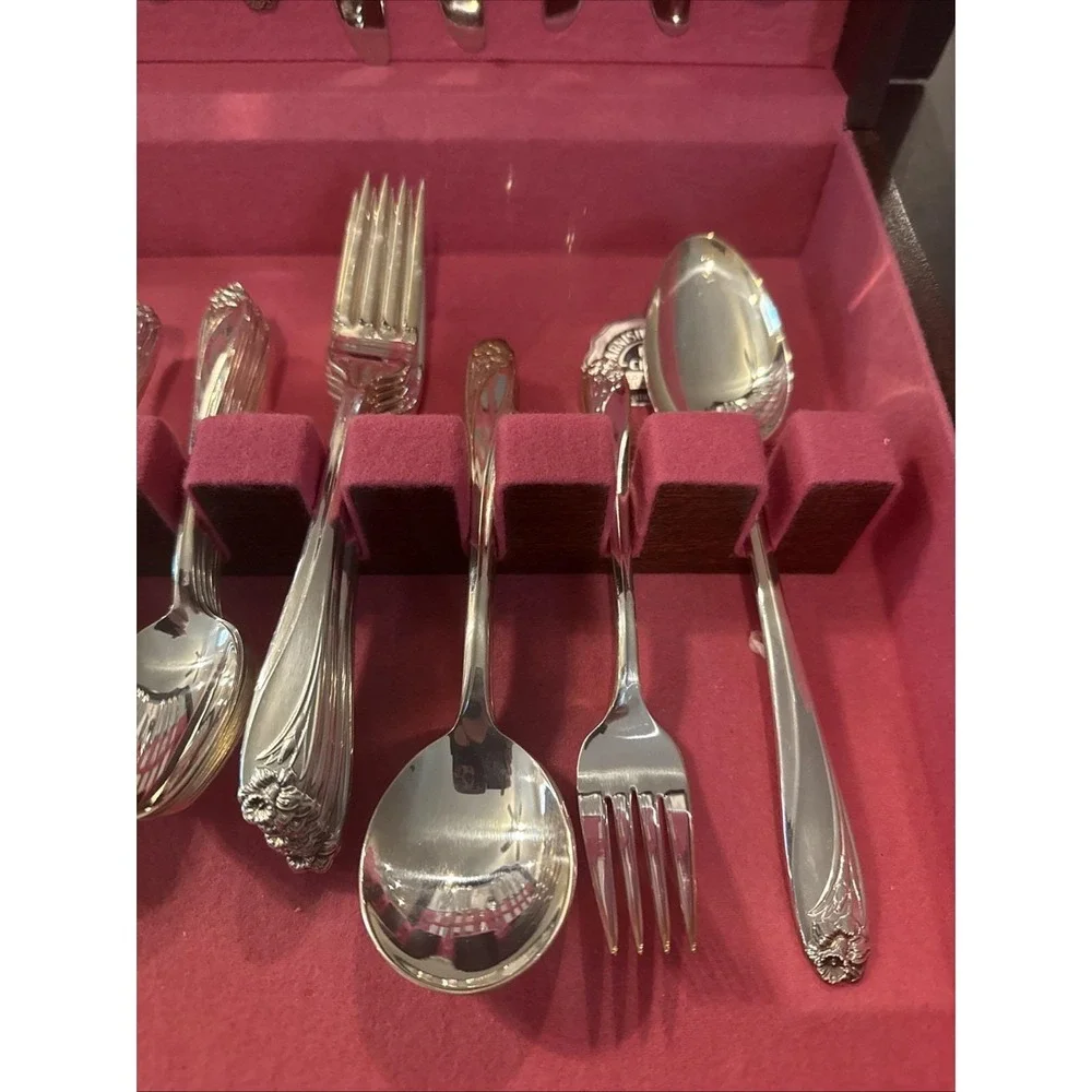 1847 Rogers Bros Silverplate Daffodil Wood Chest 52 Pieces Set 1950S #2